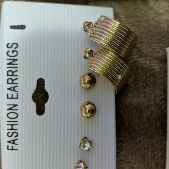 Costume earrings - Picture 7 of 7